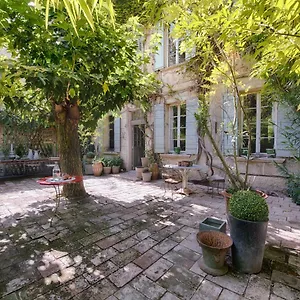 Hébergement de vacances Maison Xixe Et Jardin En Intramuros, Avignon